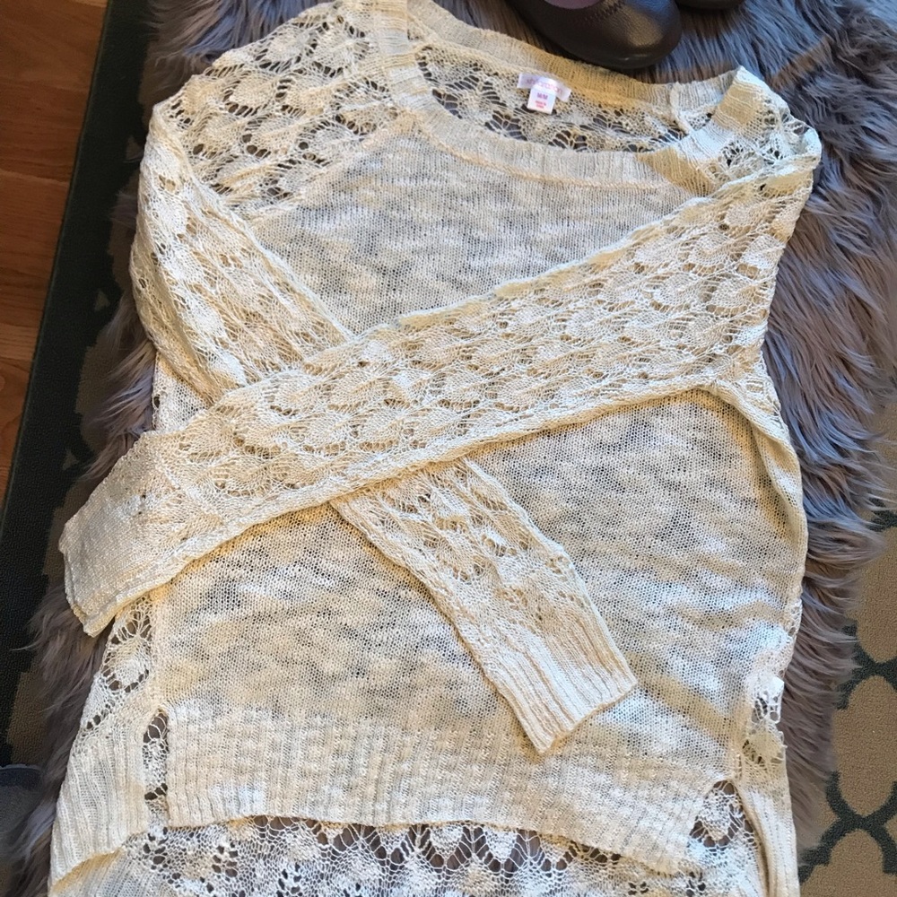 3/$20 NWOT Hi-Low Cream Blouse